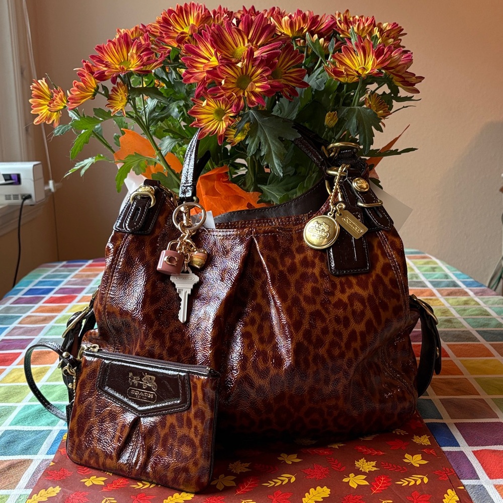 🐆 COACH VINTAGE  PATIENT LEATHER BAG WITH NWT BAG  CHARM 🐆 - Picture 3 of 14